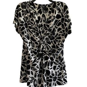 #31 CHAUS | Black & White Career Blouse V-neck Cap Sleeve Floral Top | Size M